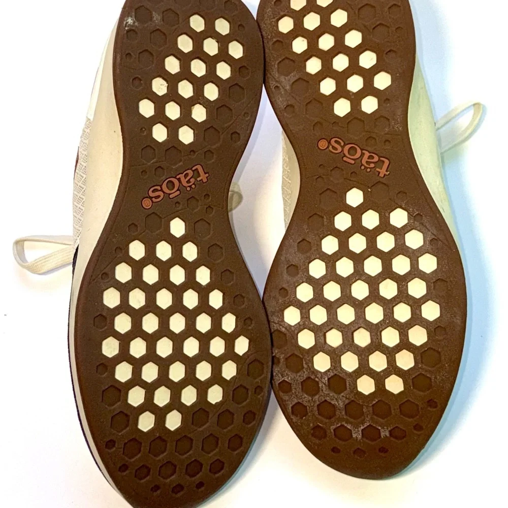 Taos Footwear Direction Sneaker in the "Beige/Rosette Multi" colorway - Picture 5 of 6